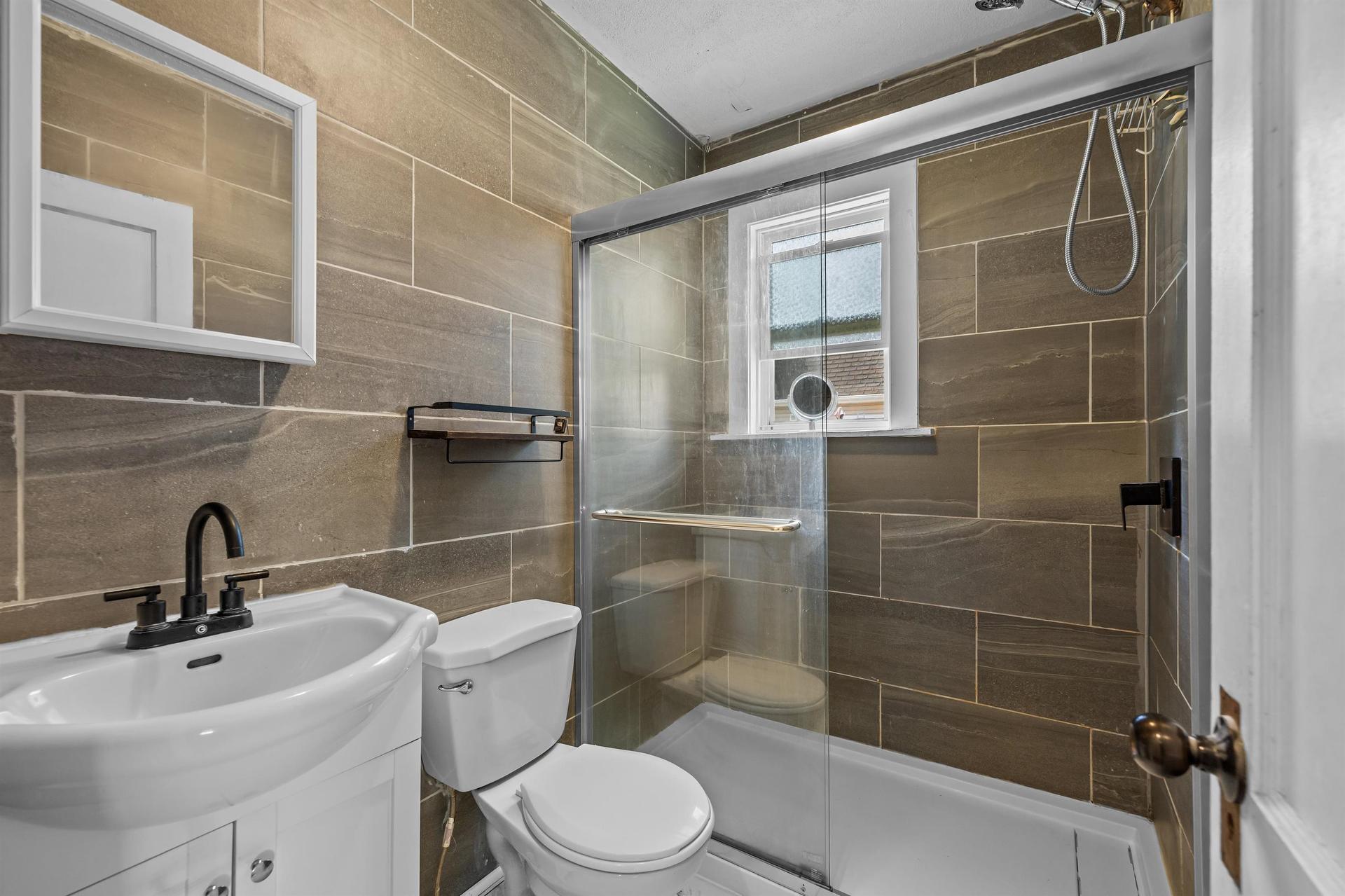 111 Beach Grove, Charlottetown, PE - Indoor Photo Showing Bathroom