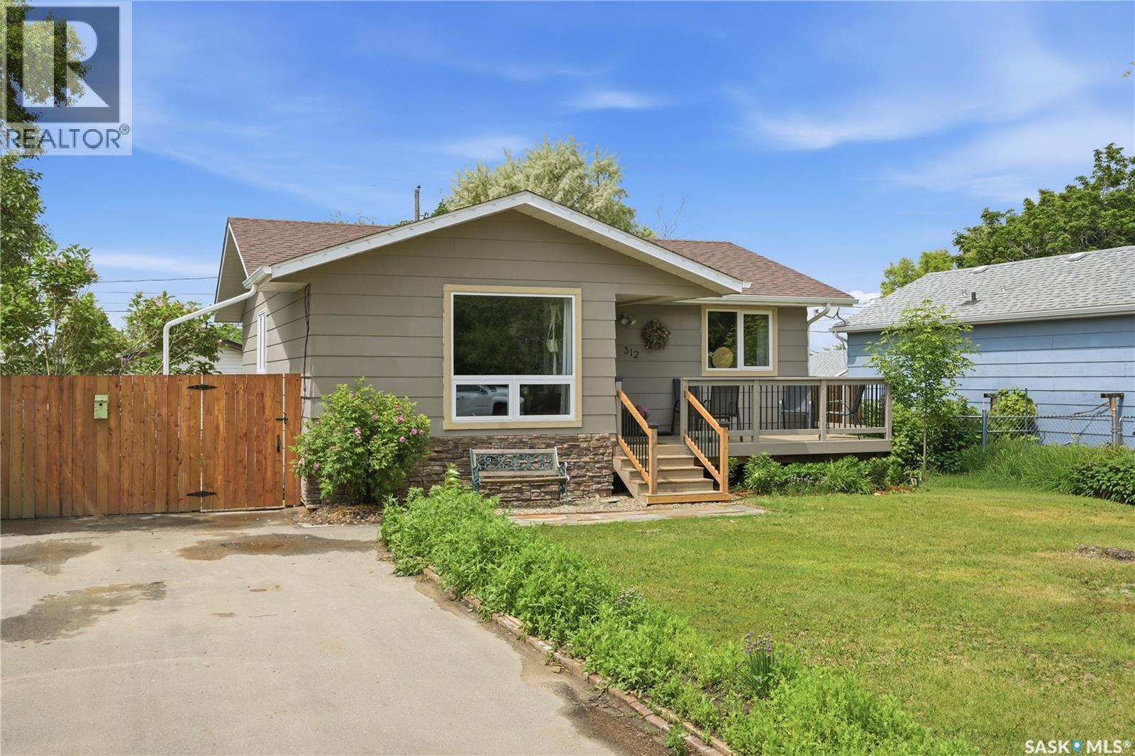 312 Ash Street, Outlook, SK - Outdoor With Deck Patio Veranda