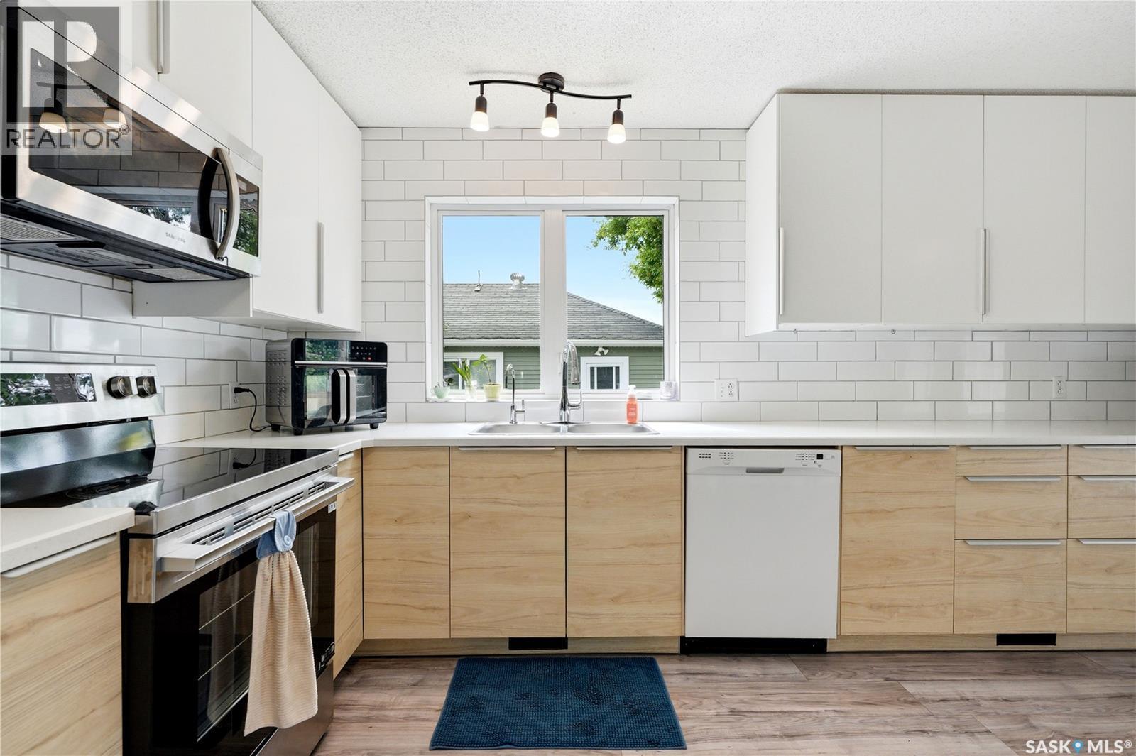 312 Ash Street, Outlook, SK - Indoor Photo Showing Kitchen With Double Sink