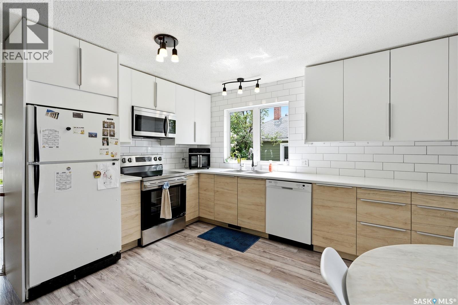 312 Ash Street, Outlook, SK - Indoor Photo Showing Kitchen