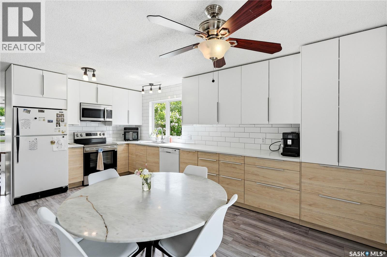 312 Ash Street, Outlook, SK - Indoor