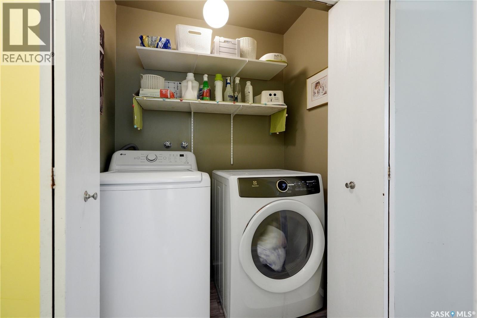 312 Ash Street, Outlook, SK - Indoor Photo Showing Laundry Room