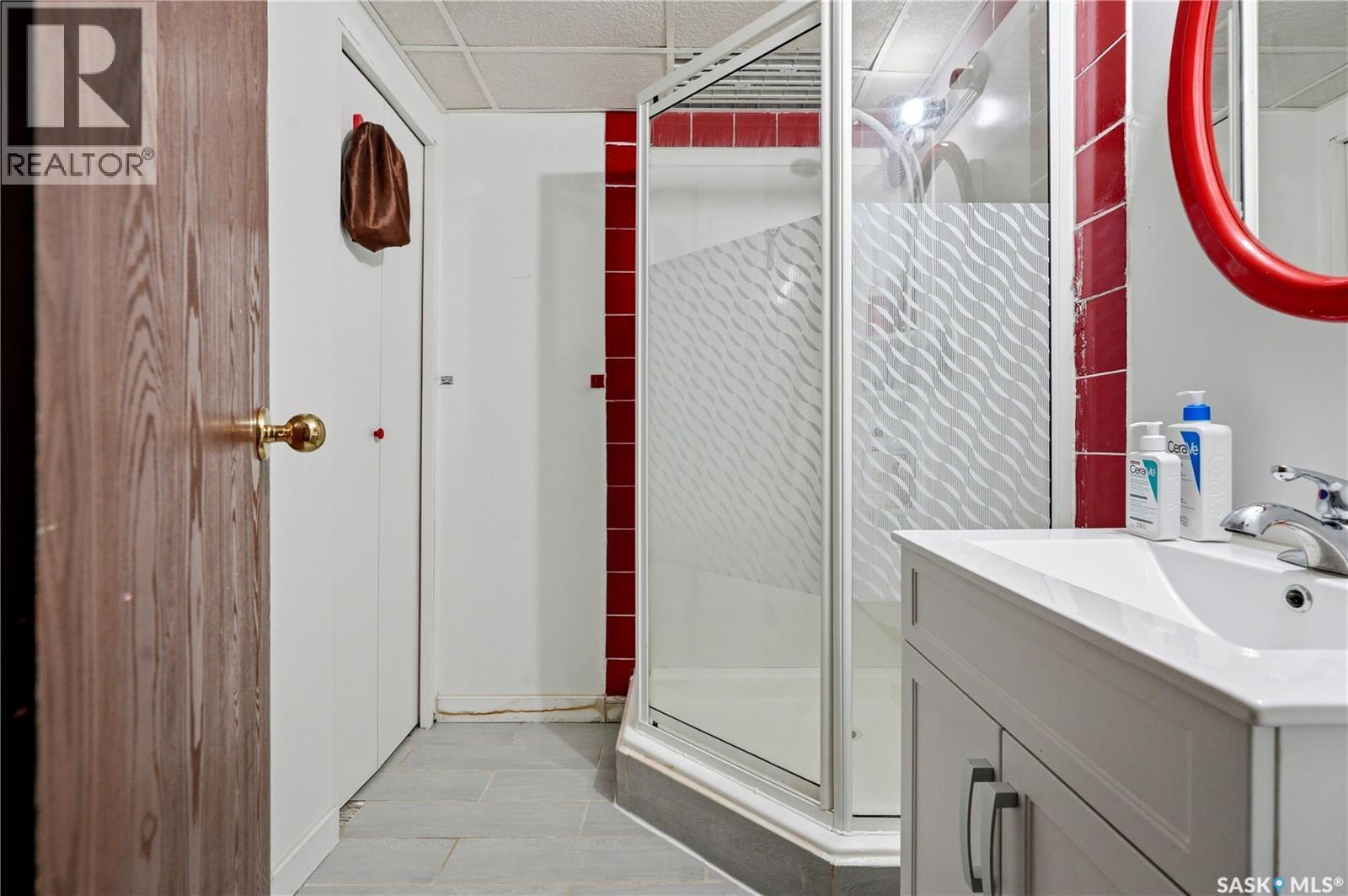 312 Ash Street, Outlook, SK - Indoor Photo Showing Bathroom