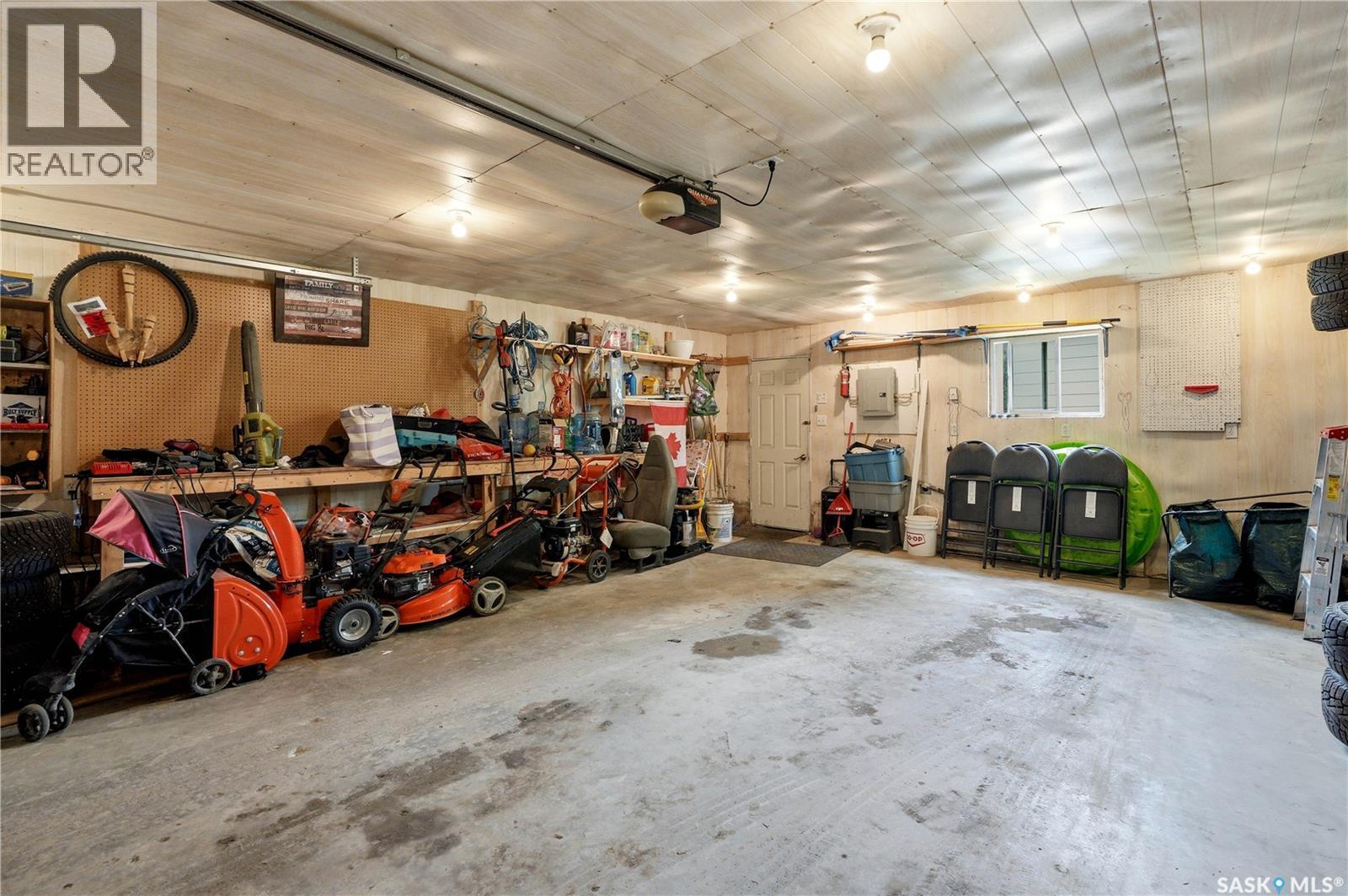 312 Ash Street, Outlook, SK - Indoor Photo Showing Garage