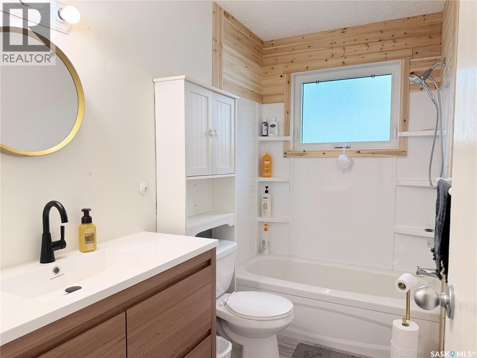 312 Ash Street, Outlook, SK - Indoor Photo Showing Bathroom