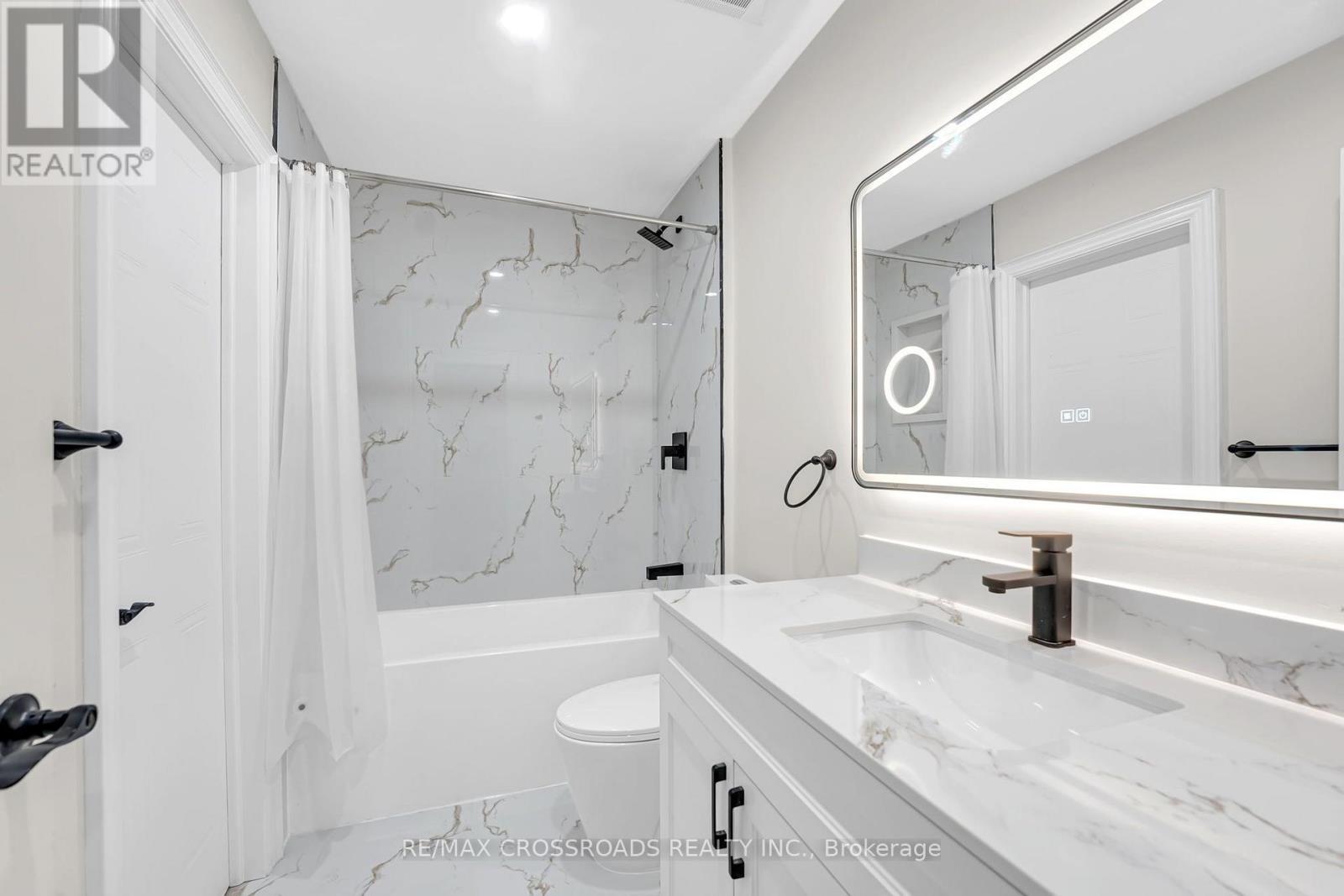 321 Sparrow Circle, Pickering, ON - Indoor Photo Showing Bathroom