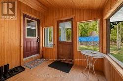 Wood-panelled entry sunroom - 