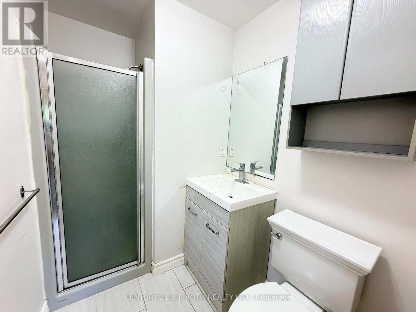 Primary Ensuite Bathroom - Upper - 29 Irwin Drive, Barrie, ON