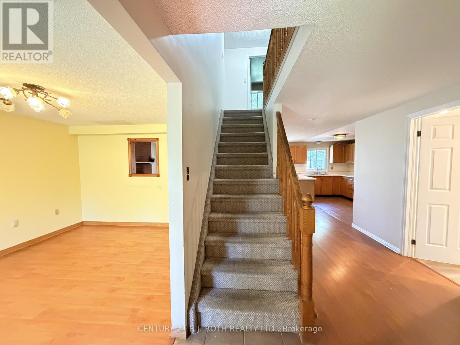 Hardwood floors in dining and living rooms - Upper - 29 Irwin Drive, Barrie, ON