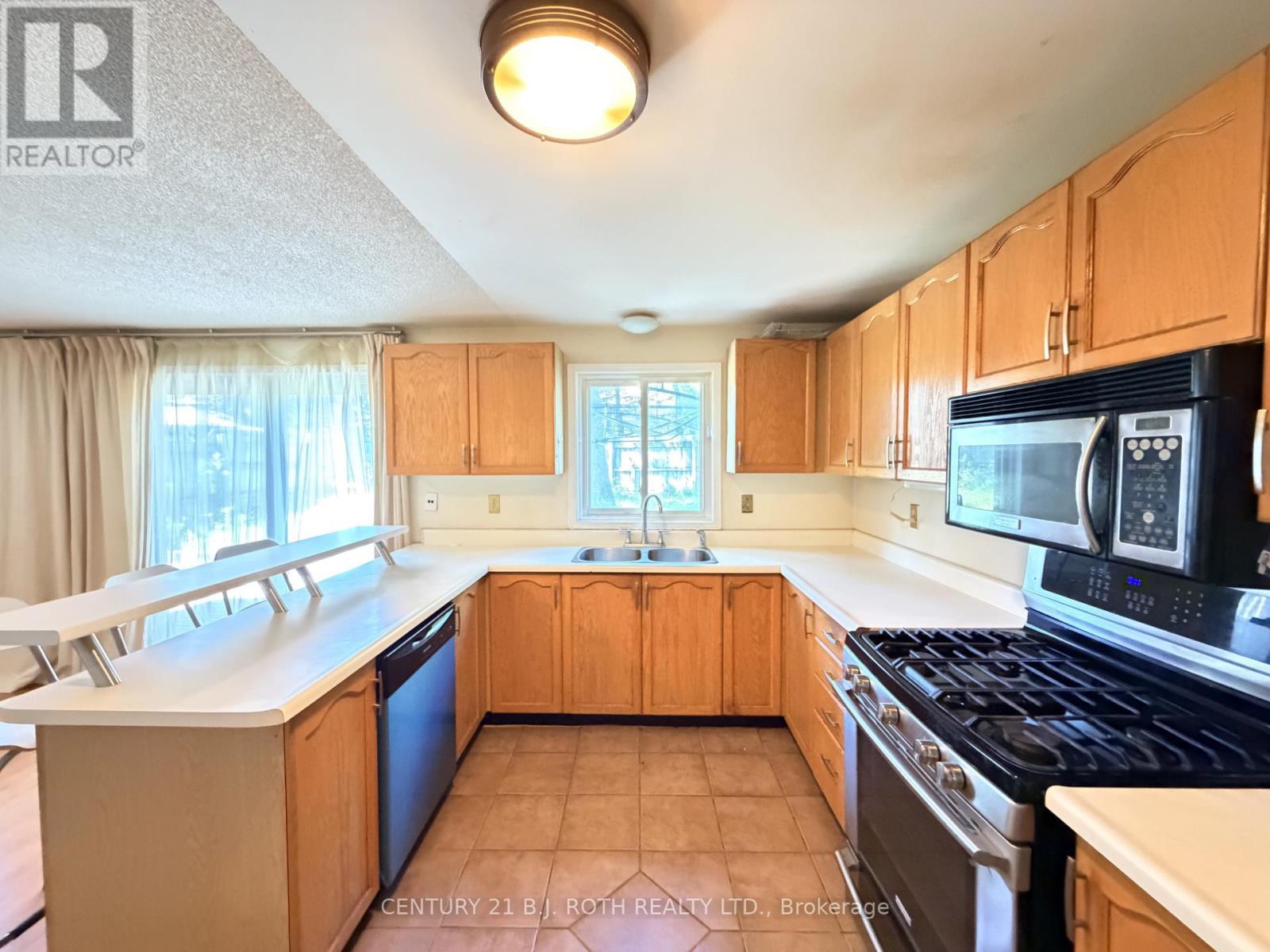 Stainless steel appliances - Upper - 29 Irwin Drive, Barrie, ON
