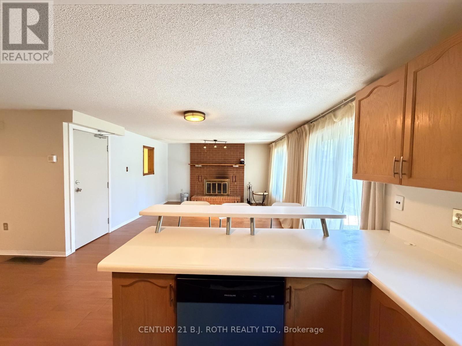 Breakfast bar! - Upper - 29 Irwin Drive, Barrie, ON