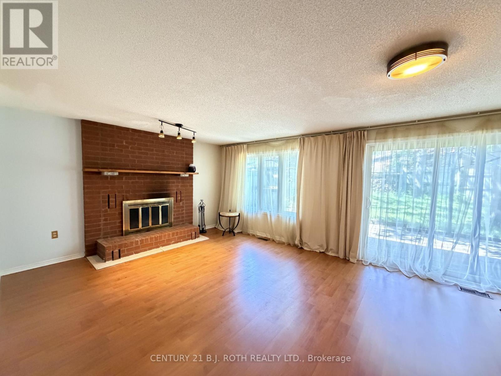 Wood fireplace - Upper - 29 Irwin Drive, Barrie, ON