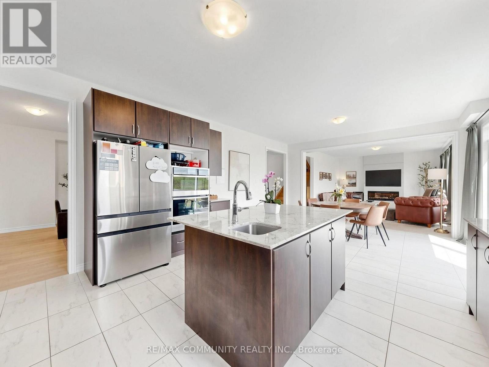 98 Golden Meadows Drive, Otonabee-South Monaghan, ON - Indoor Photo Showing Kitchen