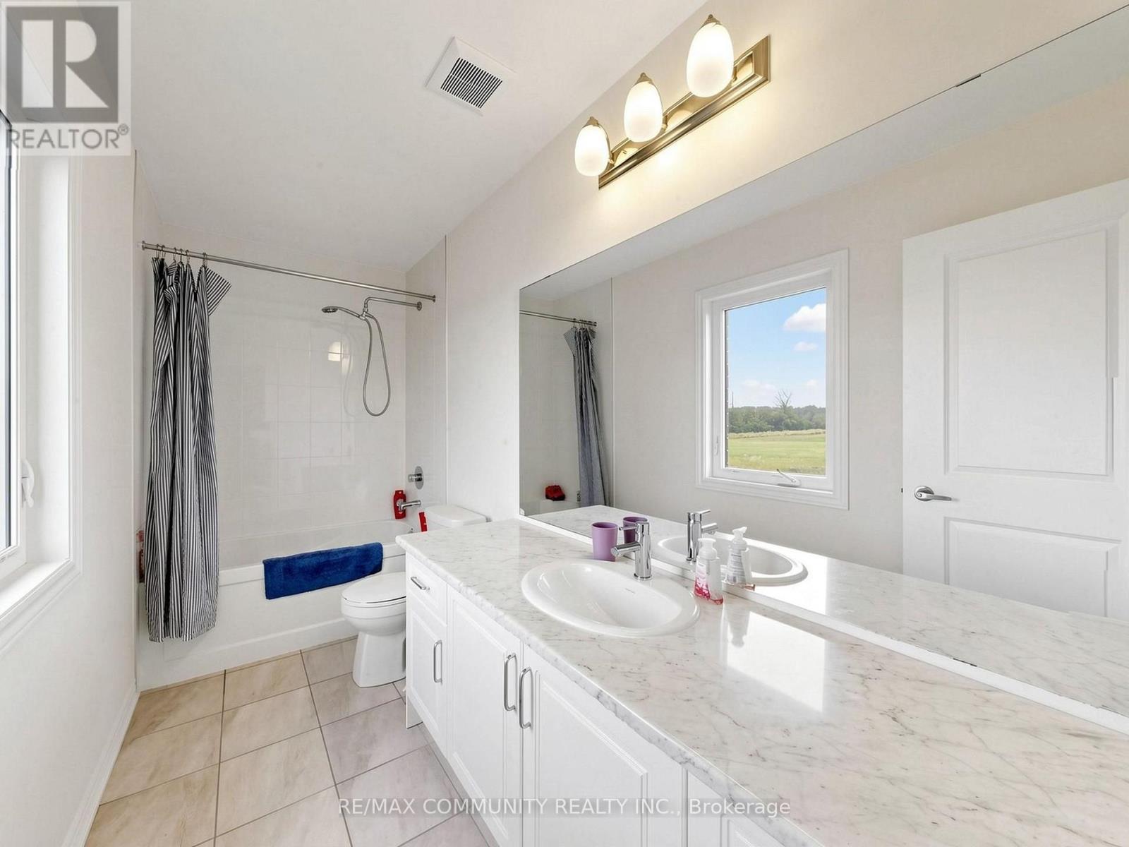 98 Golden Meadows Drive, Otonabee-South Monaghan, ON - Indoor Photo Showing Bathroom