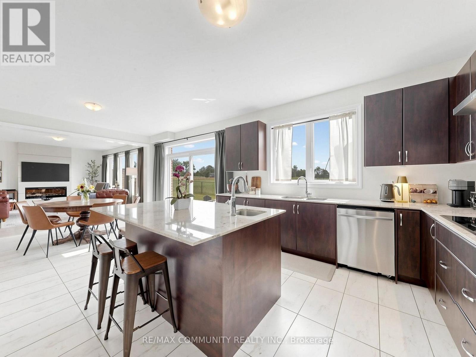 98 Golden Meadows Drive, Otonabee-South Monaghan, ON - Indoor Photo Showing Kitchen With Upgraded Kitchen