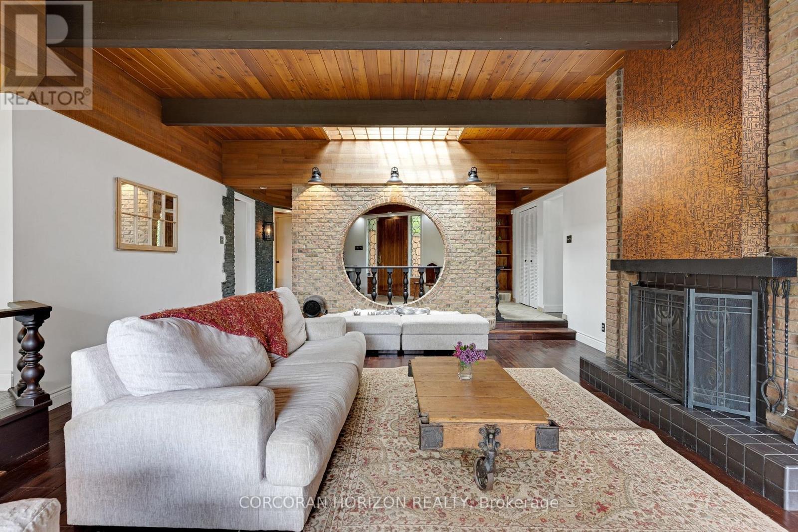 565 Fountain Street S, Cambridge, ON - Indoor Photo Showing Living Room With Fireplace