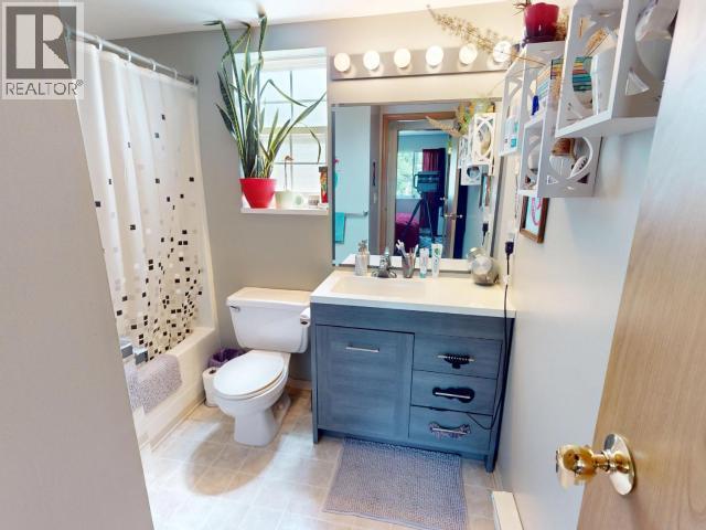 307-5700 Willow Ave, Powell River, BC - Indoor Photo Showing Bathroom