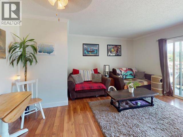 307-5700 Willow Ave, Powell River, BC - Indoor Photo Showing Living Room