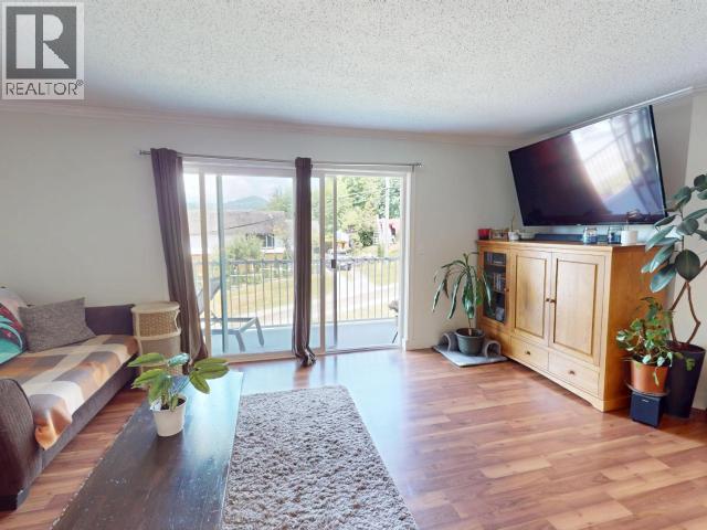 307-5700 Willow Ave, Powell River, BC - Indoor Photo Showing Living Room