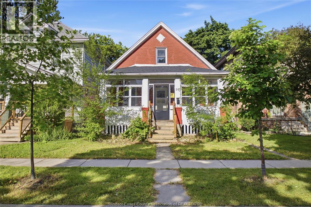 977 Gladstone, Windsor, ON - Outdoor
