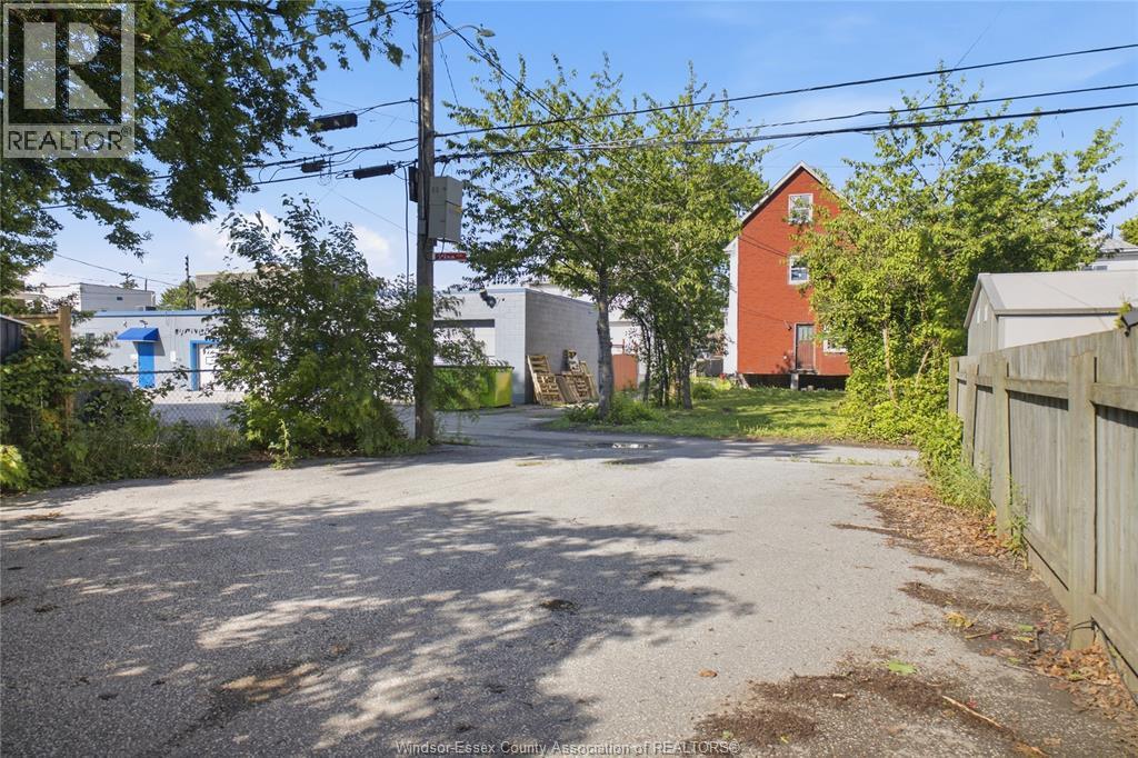 977 Gladstone, Windsor, ON - Outdoor