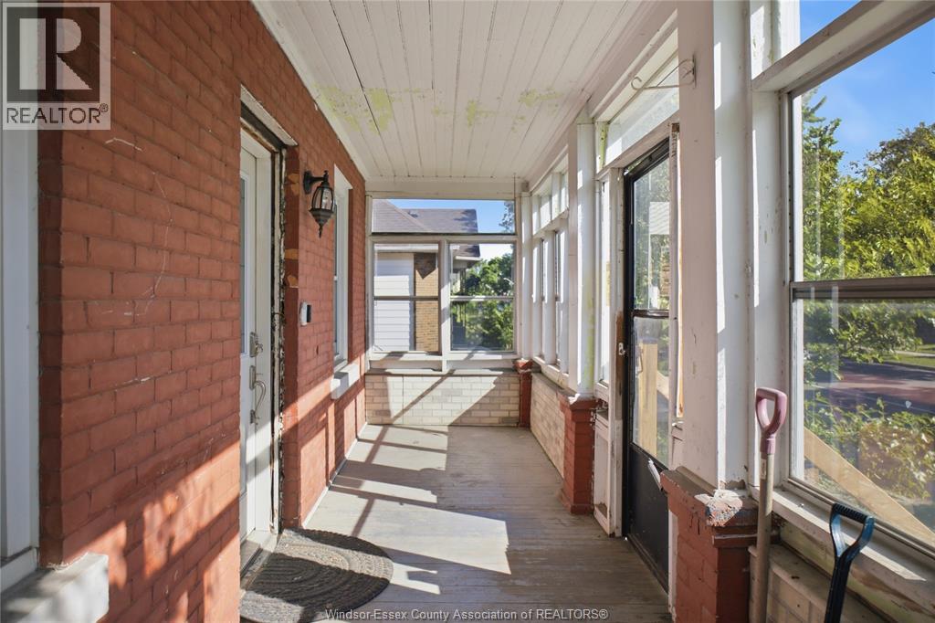 977 Gladstone, Windsor, ON - With Exterior