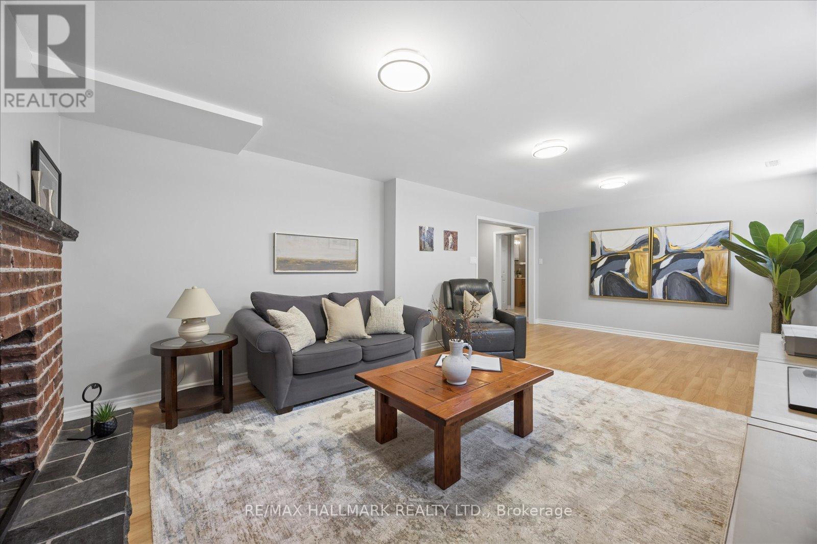 73 Fulbert Crescent, Toronto, ON - Indoor Photo Showing Living Room