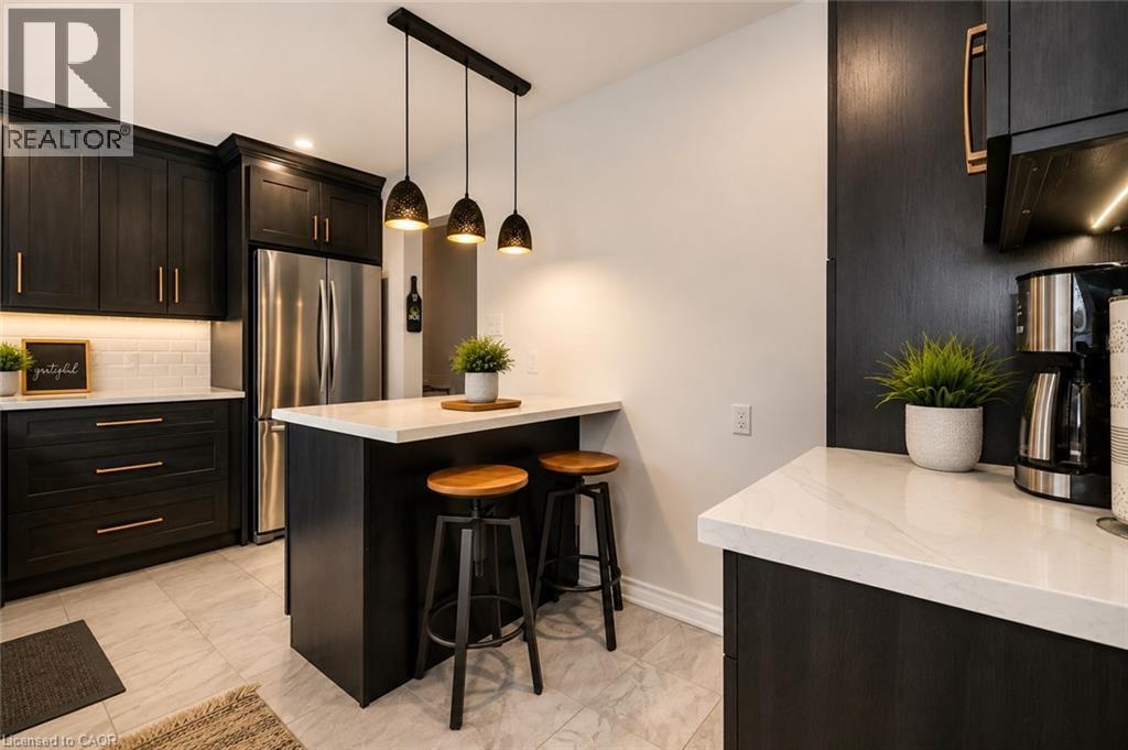 33 Fairlawn Road, Kitchener, ON - Indoor Photo Showing Kitchen With Upgraded Kitchen