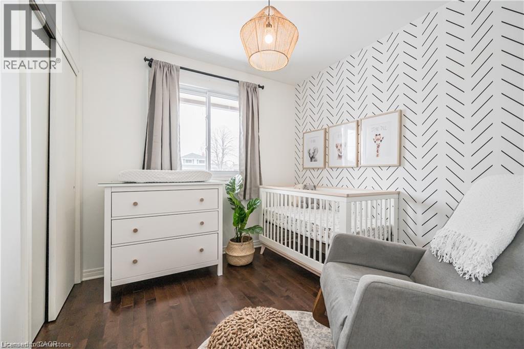 33 Fairlawn Road, Kitchener, ON - Indoor Photo Showing Bedroom