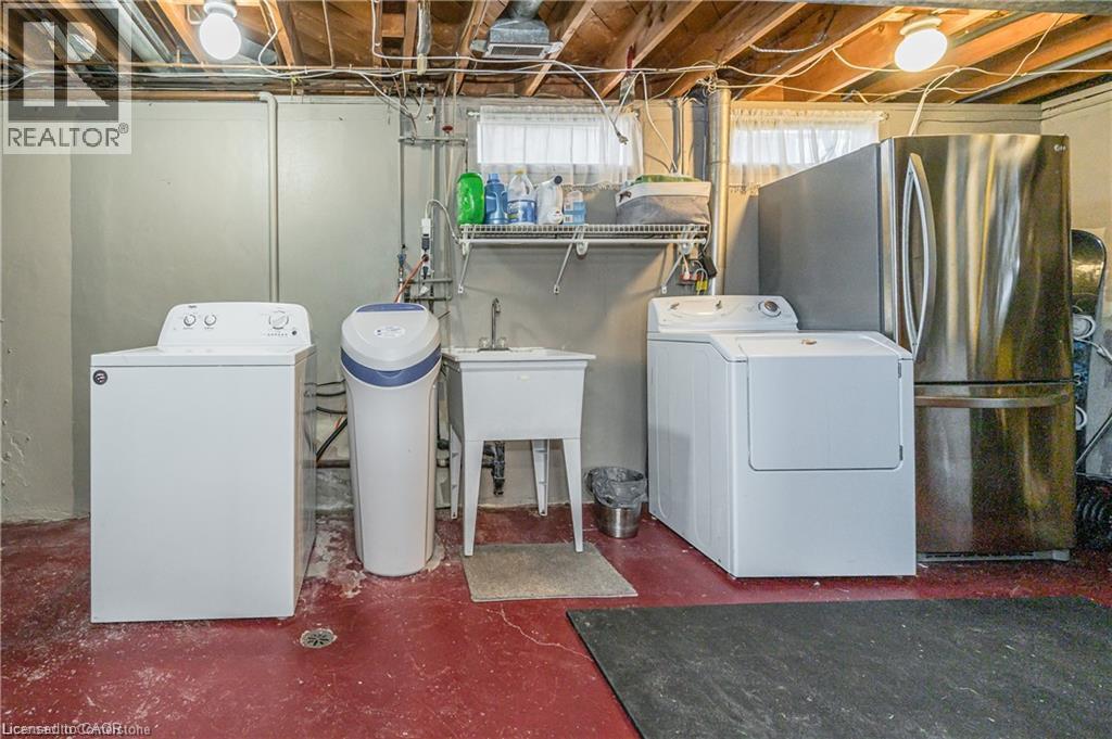 33 Fairlawn Road, Kitchener, ON - Indoor Photo Showing Laundry Room