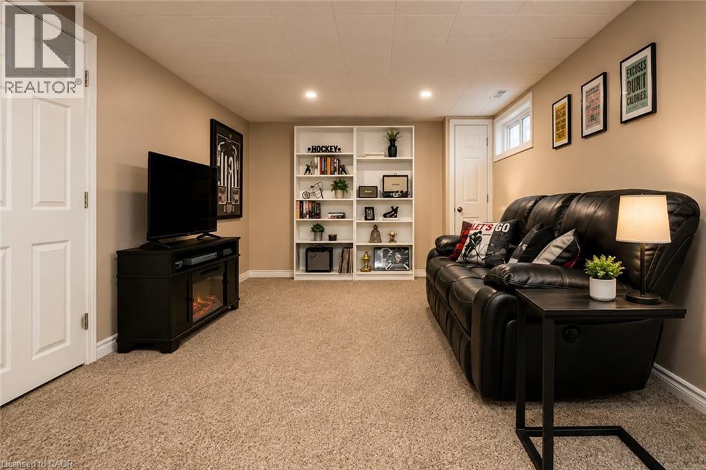 33 Fairlawn Road, Kitchener, ON - Indoor