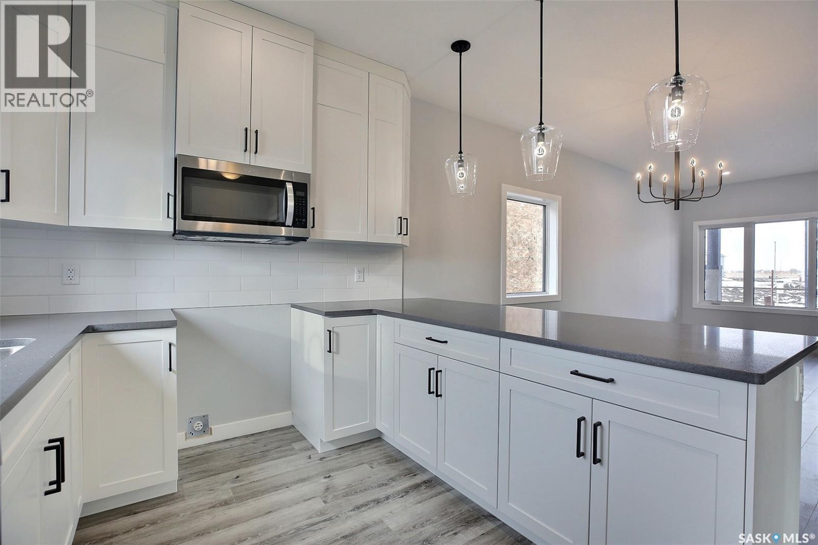 2956 Green Turtle Road, Regina, SK - Indoor Photo Showing Kitchen