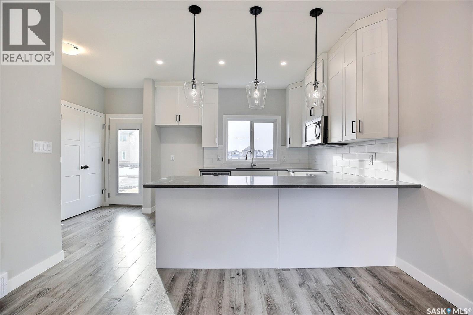 2956 Green Turtle Road, Regina, SK - Indoor Photo Showing Kitchen With Upgraded Kitchen