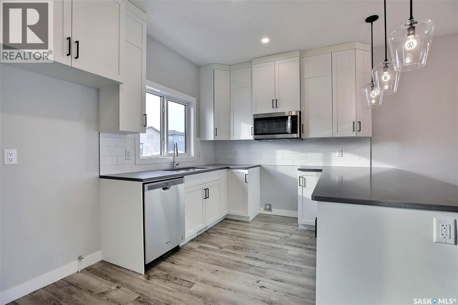2956 Green Turtle Road, Regina, SK - Indoor Photo Showing Kitchen