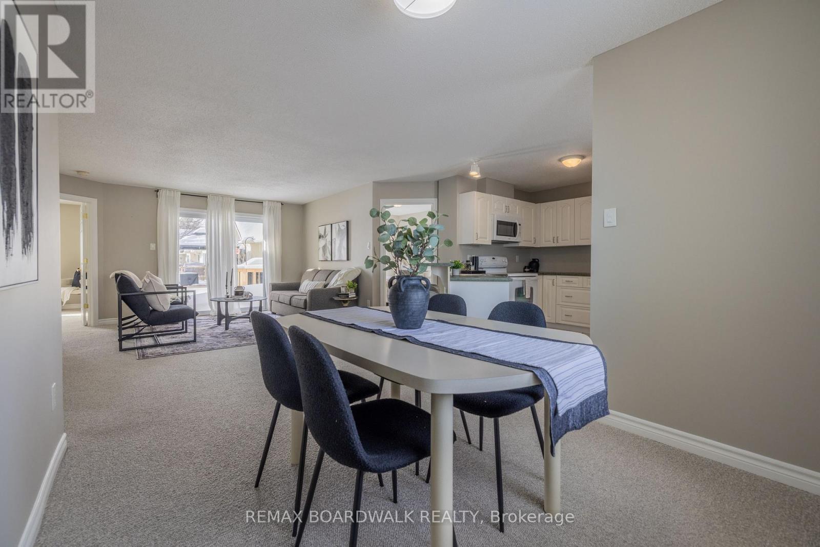 206 Oak Leaf Private, Ottawa, ON - Indoor Photo Showing Dining Room