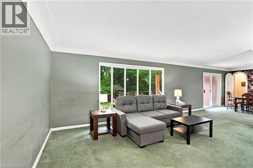 5 Hatfield Place, Hamilton, ON - Indoor Photo Showing Living Room