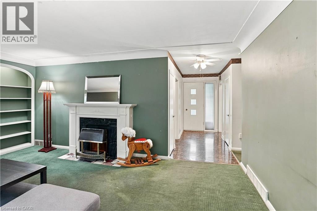 5 Hatfield Place, Hamilton, ON - Indoor With Fireplace