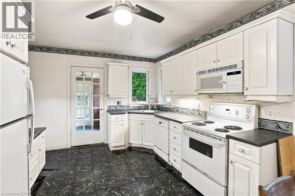 5 Hatfield Place, Hamilton, ON - Indoor Photo Showing Kitchen