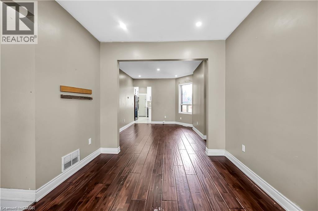 334 Cannon Street E, Hamilton, ON - Indoor Photo Showing Other Room