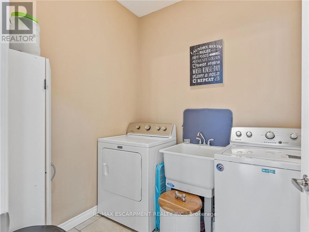 52 Arrowhead Drive, Hamilton, ON - Indoor Photo Showing Laundry Room