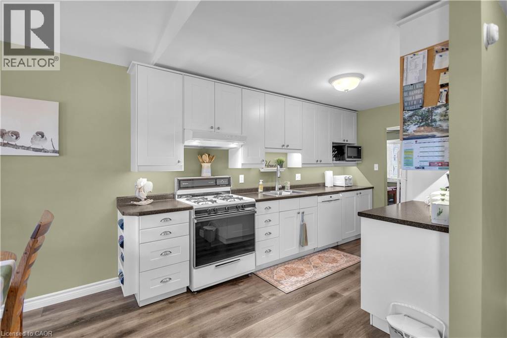 71 Alexander Drive, Brantford, ON - Indoor Photo Showing Kitchen