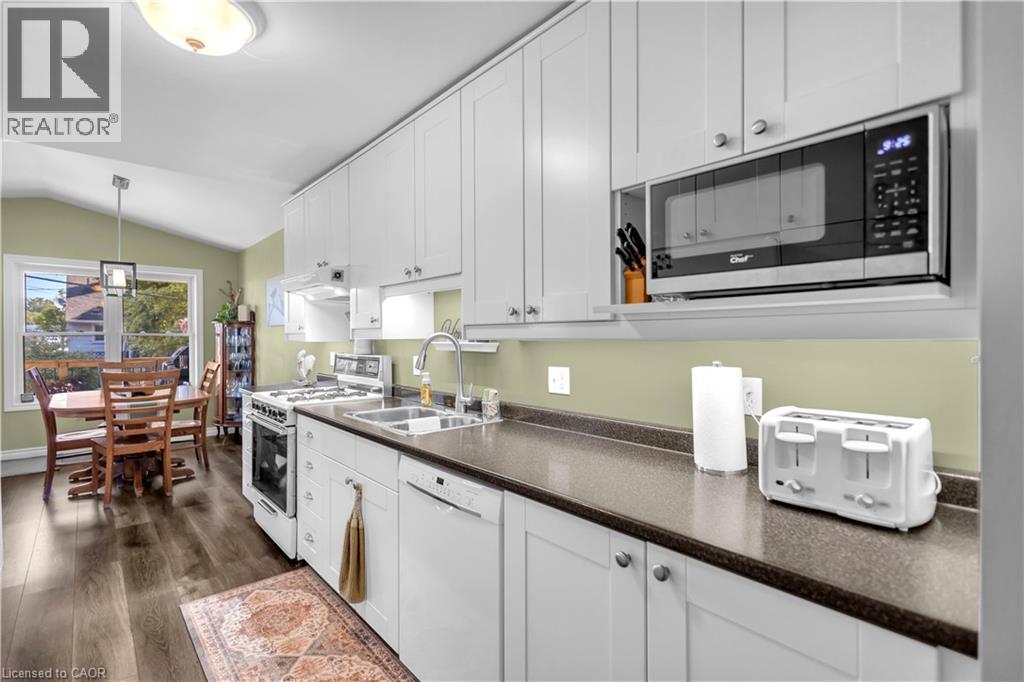 71 Alexander Drive, Brantford, ON - Indoor Photo Showing Kitchen With Double Sink