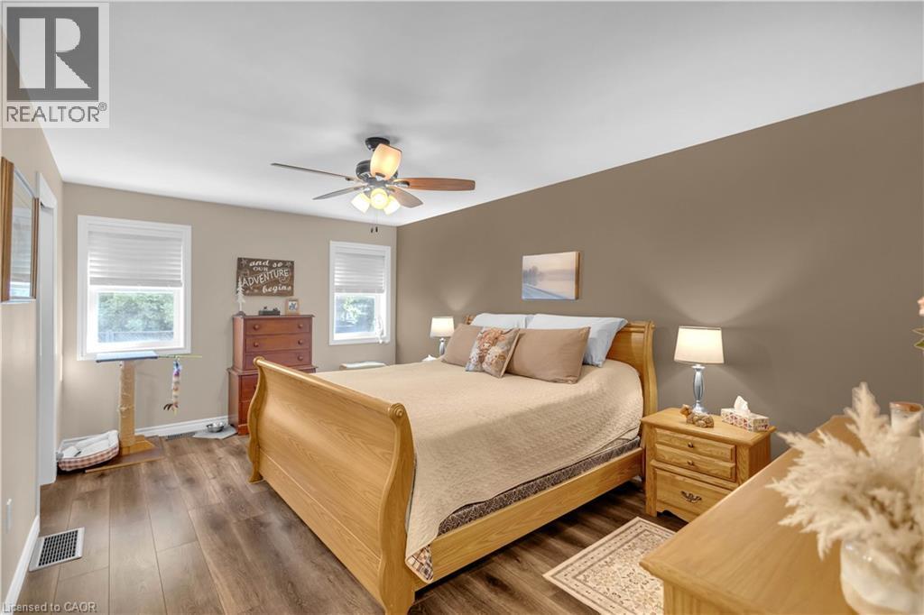 71 Alexander Drive, Brantford, ON - Indoor Photo Showing Bedroom
