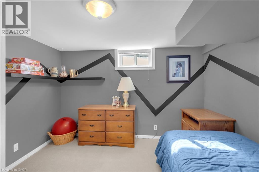 71 Alexander Drive, Brantford, ON - Indoor Photo Showing Bedroom
