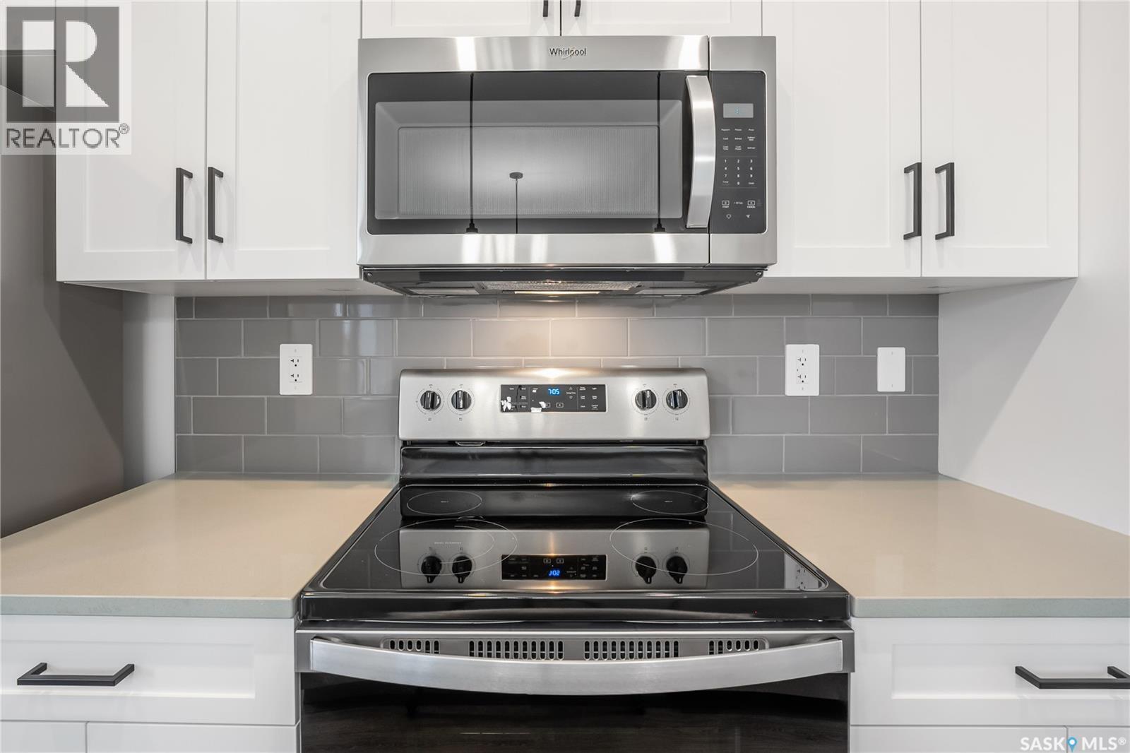 2960 Green Turtle Road, Regina, SK - Indoor Photo Showing Kitchen