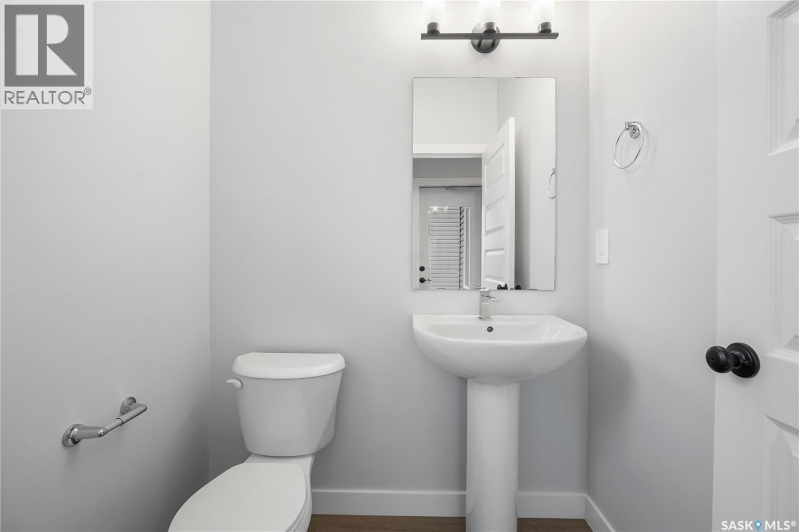2960 Green Turtle Road, Regina, SK - Indoor Photo Showing Bathroom