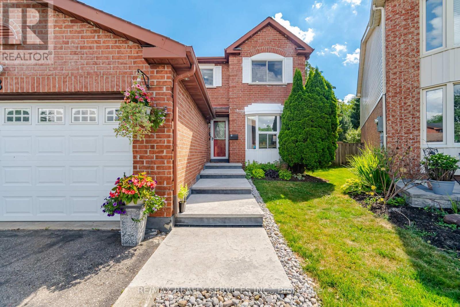 8 Paramount Place, Brampton, ON - Outdoor