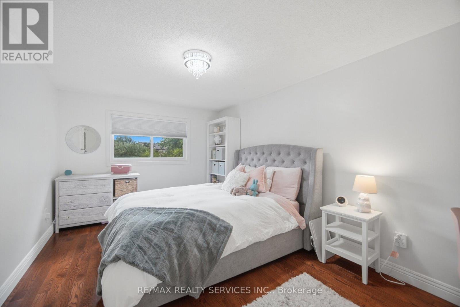 8 Paramount Place, Brampton, ON - Indoor Photo Showing Bedroom