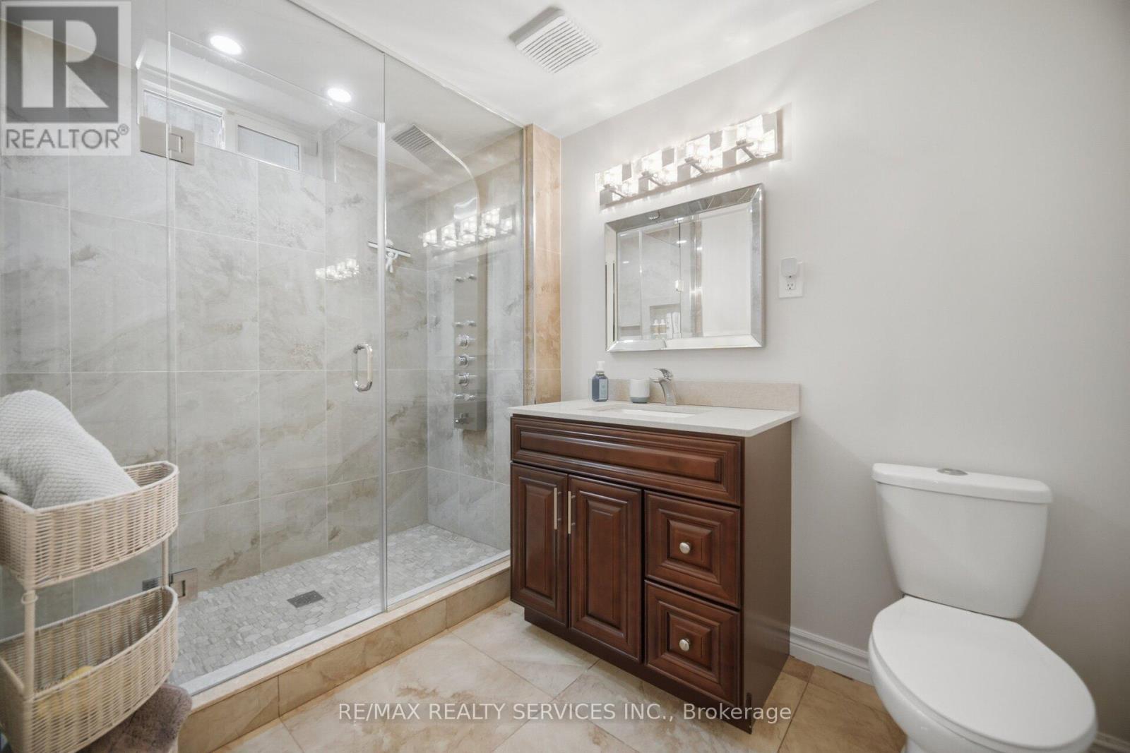 8 Paramount Place, Brampton, ON - Indoor Photo Showing Bathroom