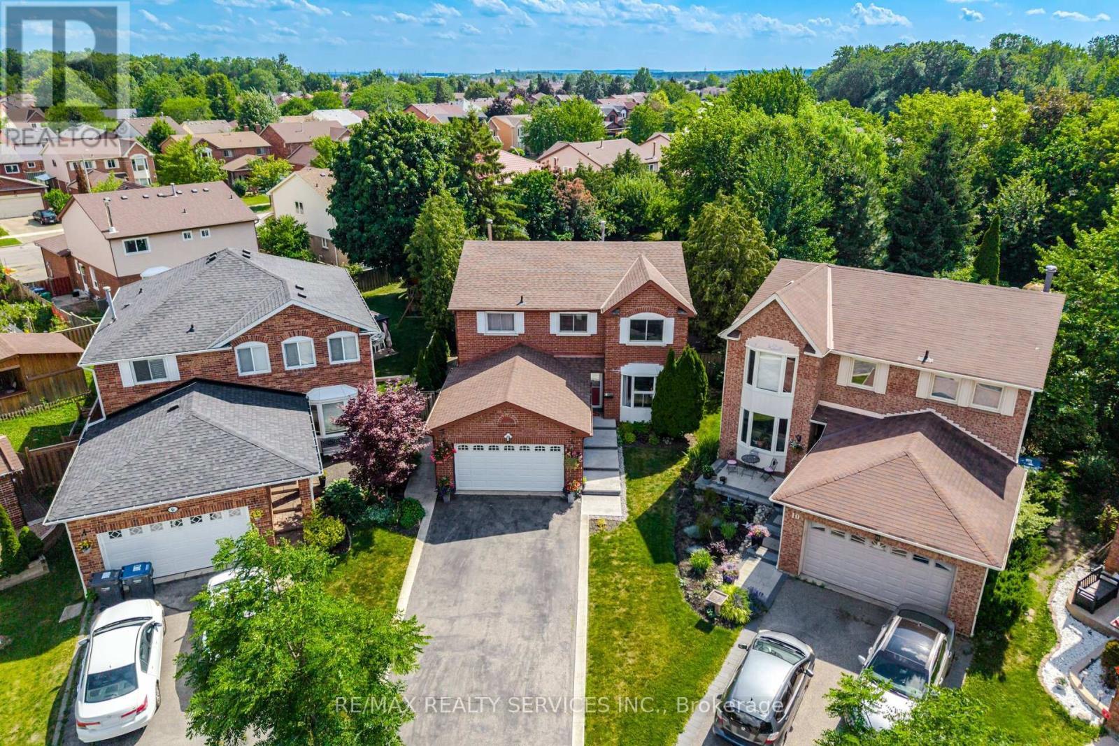 8 Paramount Place, Brampton, ON - Outdoor